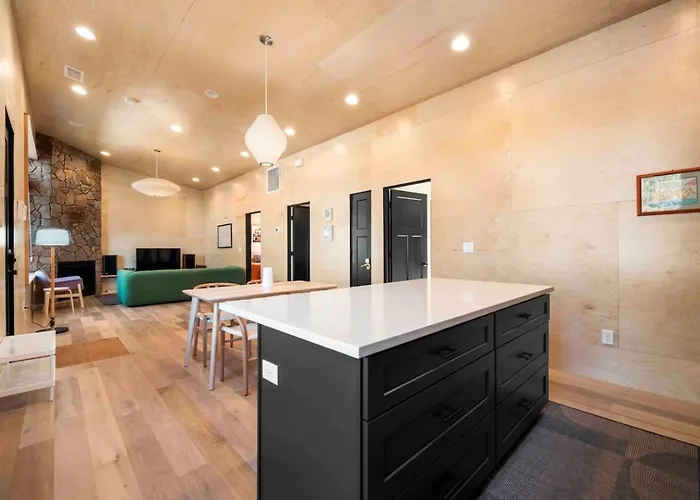 Modern Flagstaff Wood Forest Views Holiday home Mountainaire